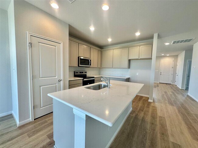 Building Photo - 304 Branchwood Path