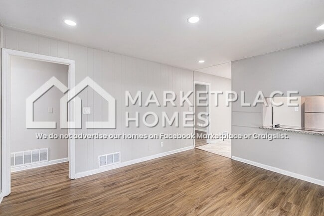 Building Photo - 3022 Menlo Park Dr