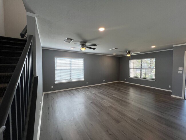 Building Photo - AWESOME Updated 4-Bed 2.5-Bath in Gruene C...