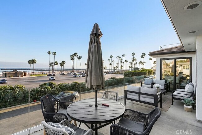 Building Photo - 3036 Breakers Dr