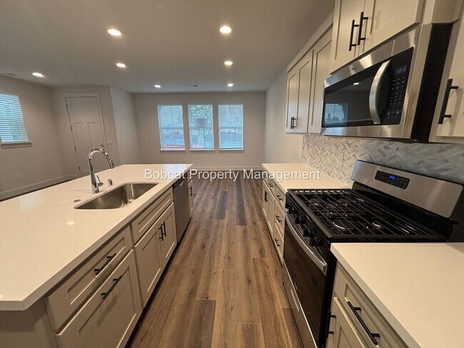 Building Photo - 1112 Little Ln