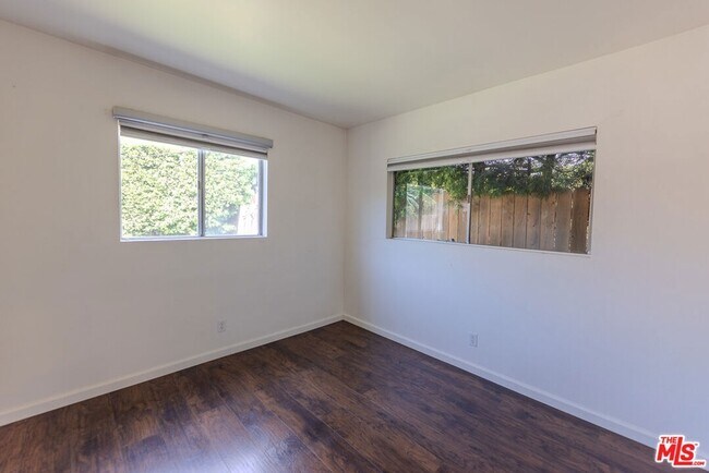 Building Photo - 837 Sunset Ave
