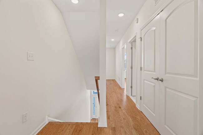 Building Photo - 2306 Palermo Dr