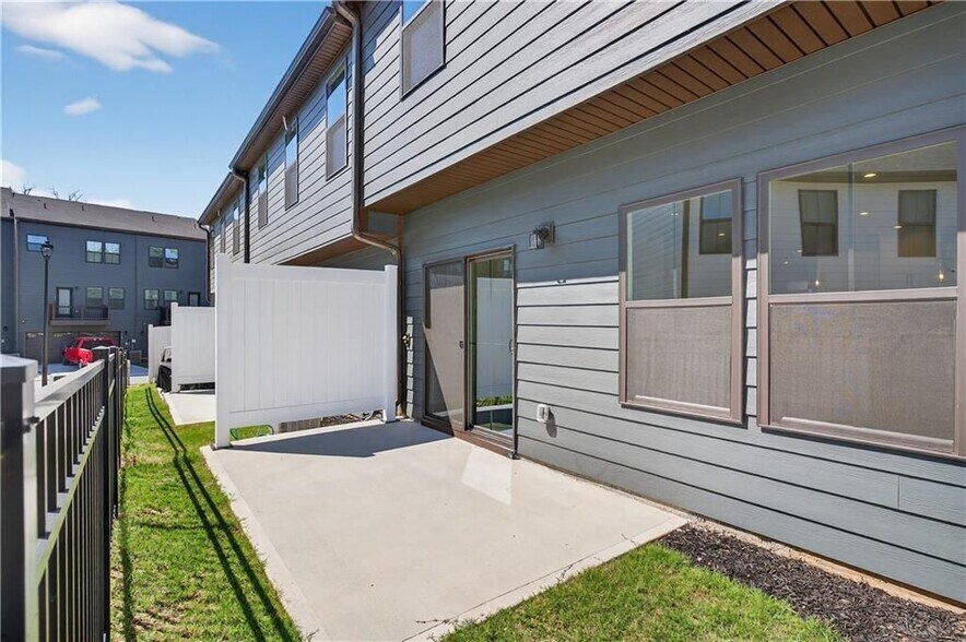 Building Photo - 325 Enchanted Ct