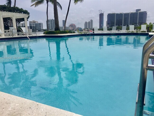 Building Photo - 3115 NE 184th St