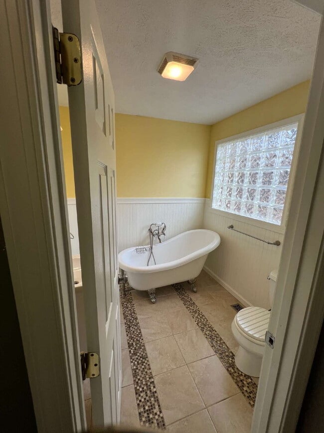 Building Photo - 1244 Mountain View Rd