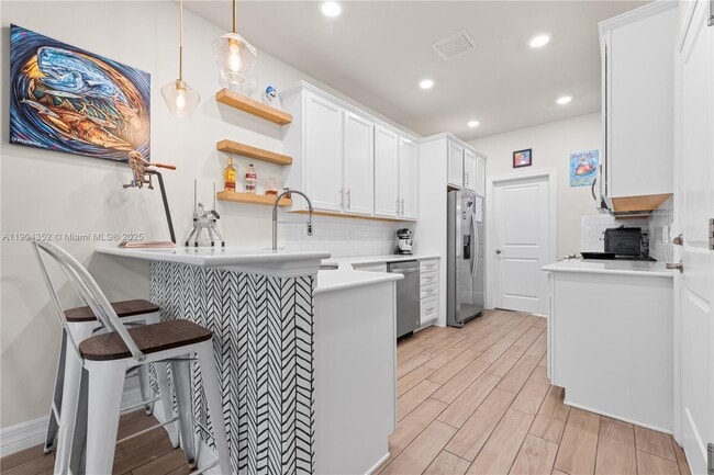 Building Photo - 1030 Eucalyptus Dr