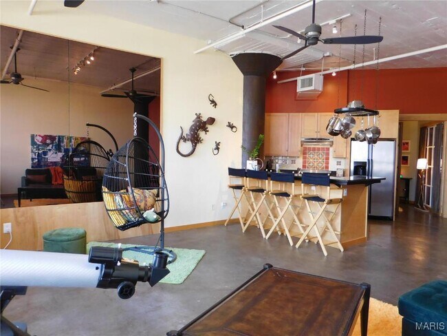 Building Photo - 701 N 15th St