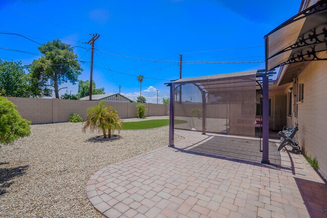 Building Photo - 845 W Romo Jones St