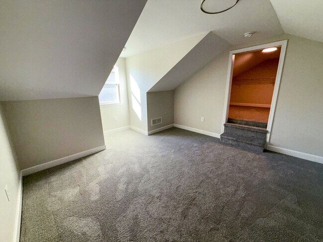 Building Photo - Charming Cape Cod in Columbus | 3BR, Updat...