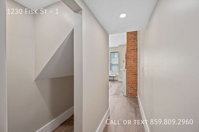 Building Photo - 1230 Fisk St
