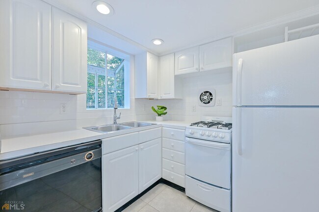 Building Photo - 1146 Oakdale Rd NE