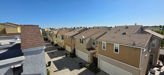 Building Photo - 4120 Beechcraft Way