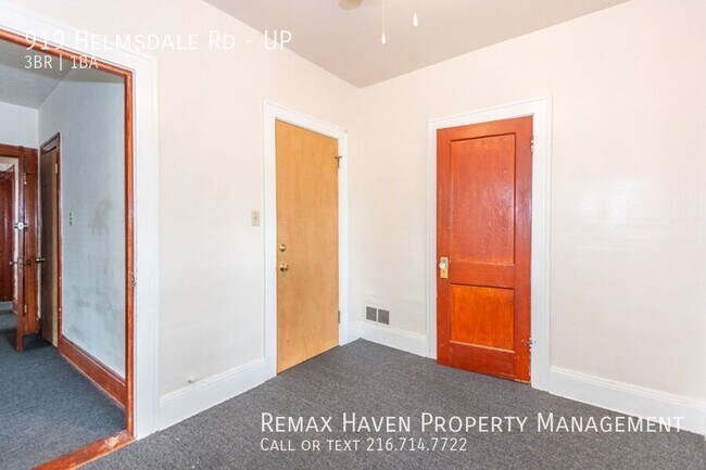 Building Photo - 919 Helmsdale Rd