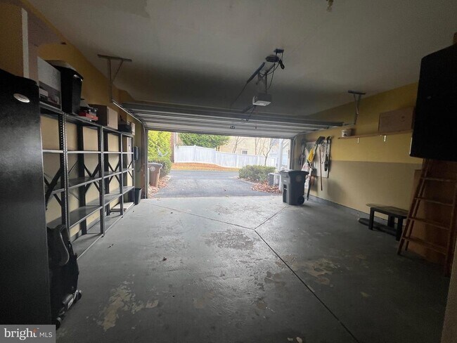 Building Photo - 604 Ridgemont Ave