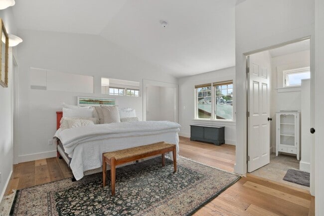 Building Photo - 114 Fairbanks St