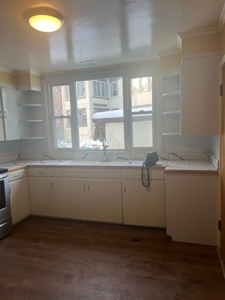 Building Photo - 415 Blackstone St
