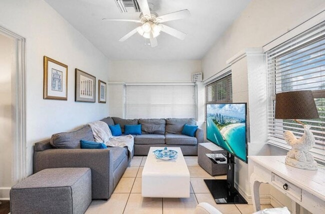 Building Photo - 5301 N Flagler Dr