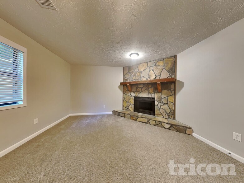 Building Photo - 80 Windsong Ct