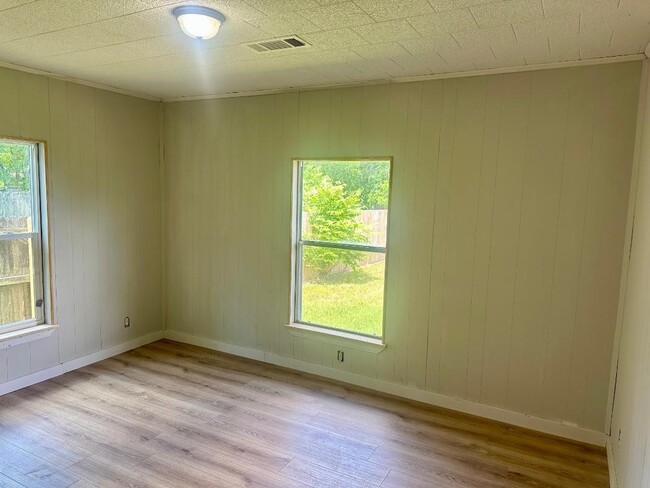 Building Photo - 6557 Madison Blvd