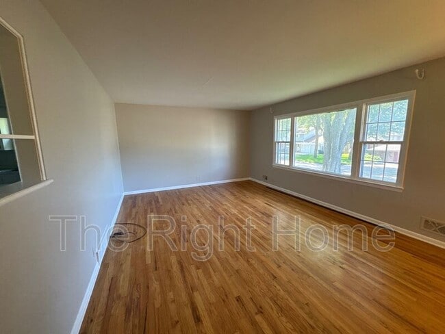 Building Photo - 4460 Shady Ln Cir