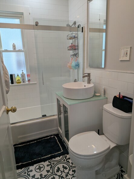 Building Photo - 14 Seven Pines Ave