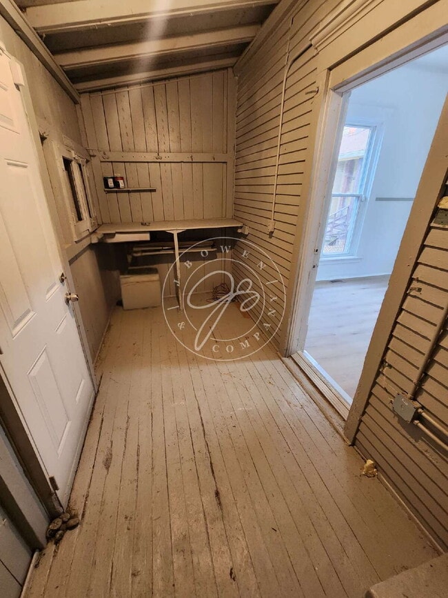 Building Photo - Spacious 2 bed main floor- 1st floor laundry room!