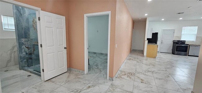 Building Photo - 528 Wideview Ave