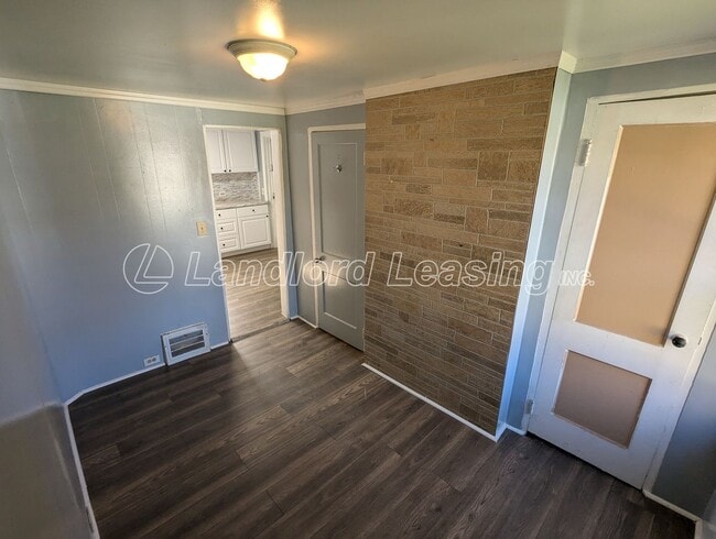 Building Photo - Cozy 2-Bedroom Home on a Beautiful Lot in Amherst!