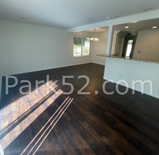 Building Photo - 3 bedroom Townhome in Gig Harbor