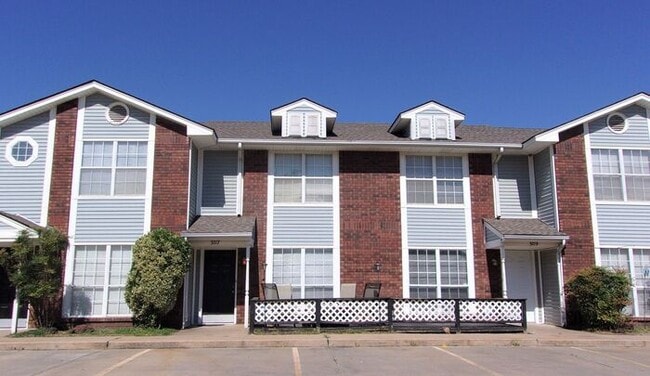 Building Photo - 2 BED 1.5 BATH TWO STORY TOWNHOUSE- WARR A...