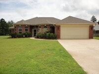 Building Photo - 104 Quiet Pine Cir