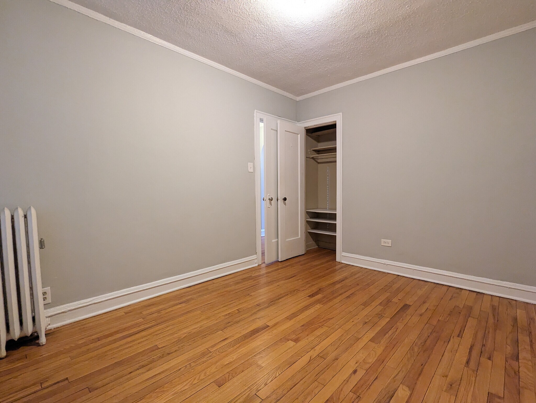 Building Photo - 542 W Surf St