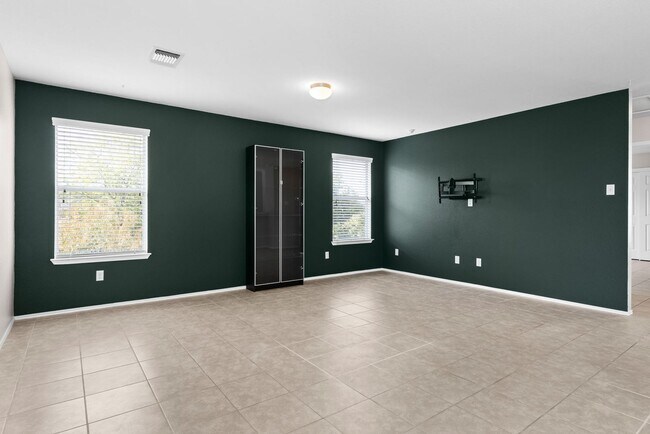 Building Photo - 10219 Orion Dr
