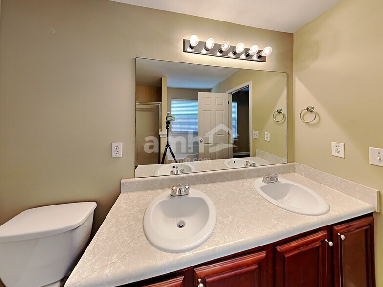 Building Photo - 333 Hidden Creek Ln