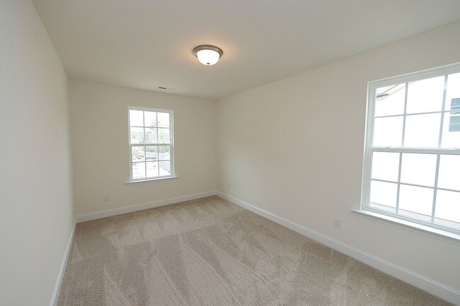 Building Photo - Immaculate End Unit Townhome in Research Triangle Park