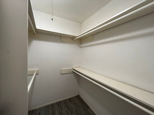 Building Photo - 6223 Brookgate Dr