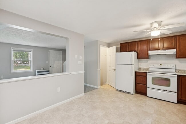 Building Photo - 5 Woodvale Ct