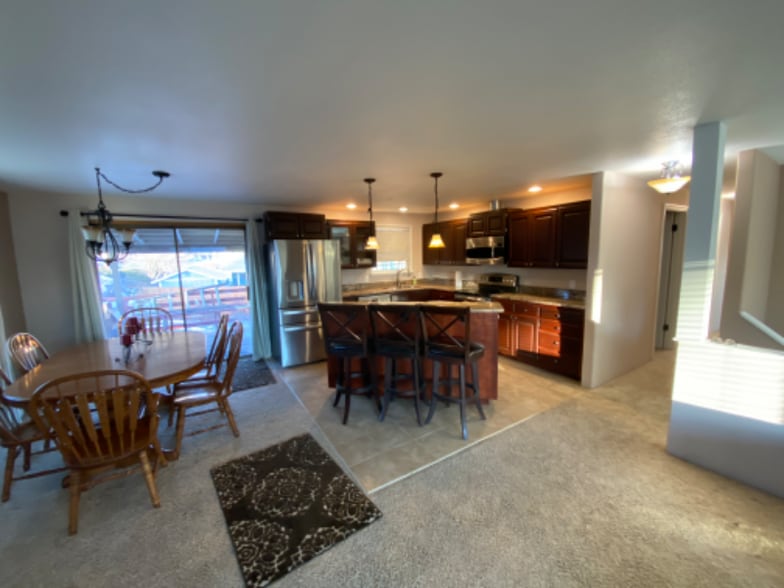 Building Photo - 1332 S Loves Ct