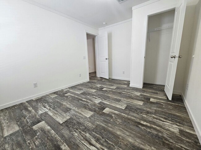 Building Photo - 6661 Hidden Oaks Dr