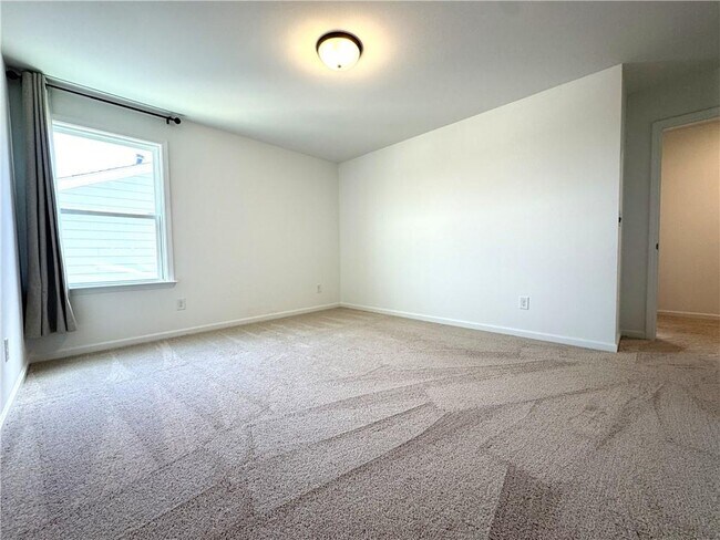 Building Photo - 690 Avignon Blvd
