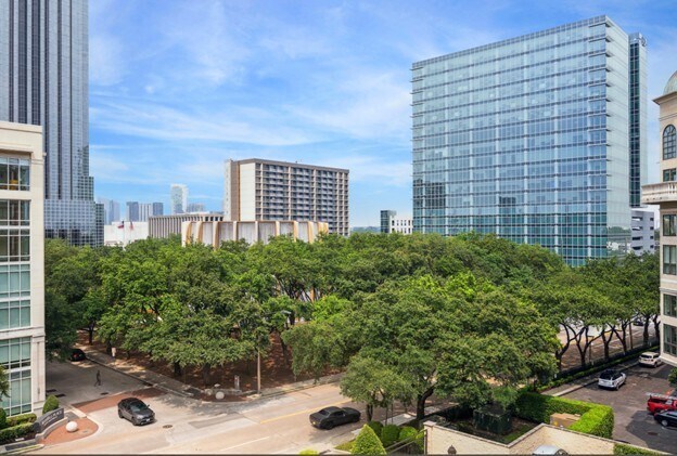 Building Photo - 5005 Hidalgo St