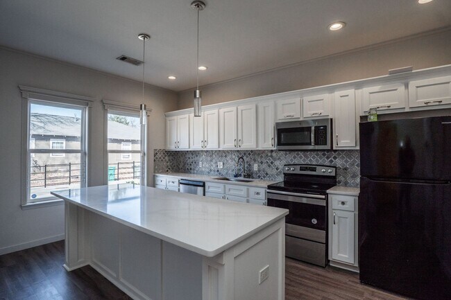 Building Photo - 4009 W. 17 ST