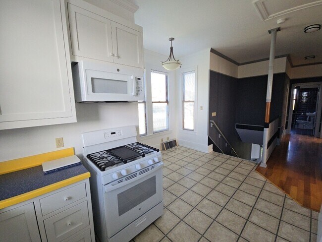 Building Photo - 2754 Van Duzen St