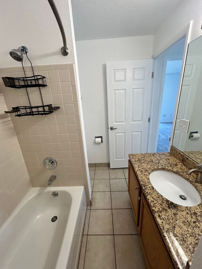 Building Photo - 2-Bedroom Condo Available in Boulder's Kin...