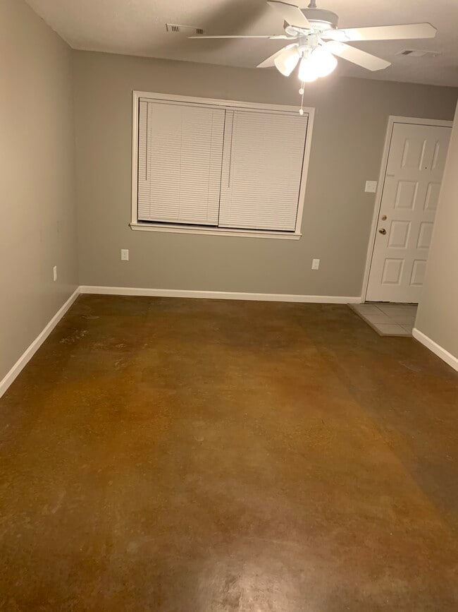 Building Photo - 1321 Bruce St