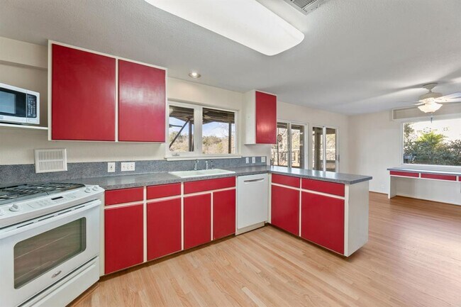 Building Photo - 3309 Westhill Dr