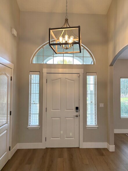 Building Photo - 5535 N Lolo Pass Ave