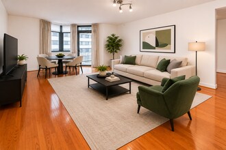 Building Photo - LARGE 1 Bedroom/1 Bathroom with Balcony in Bustling Mount Vernon Triangle!!