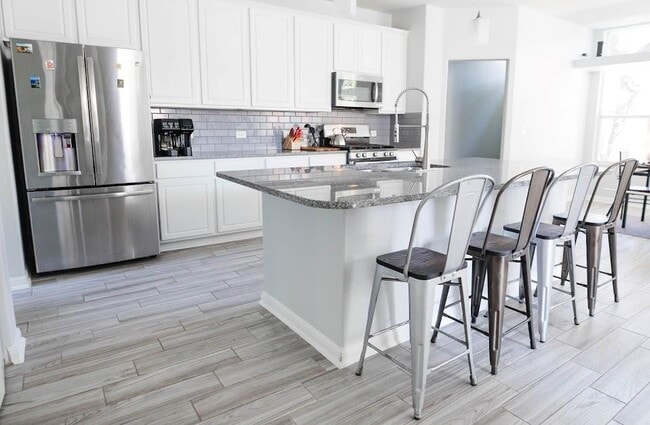 Building Photo - 411 Wetzel